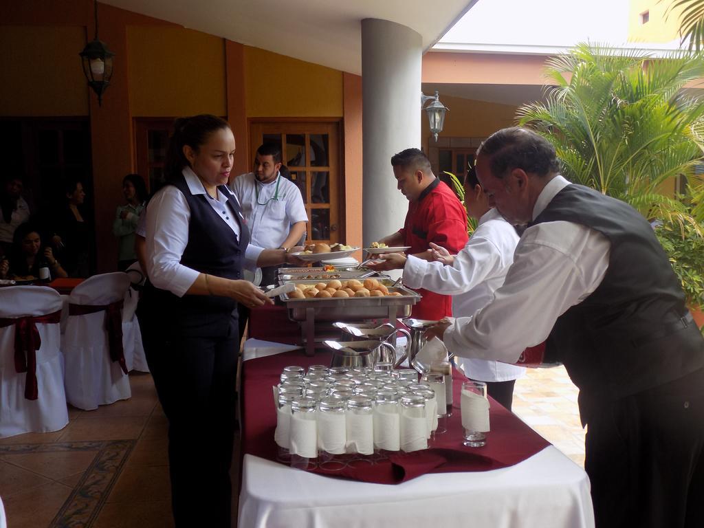 מנאגווה Hotel Los Pinos מראה חיצוני תמונה